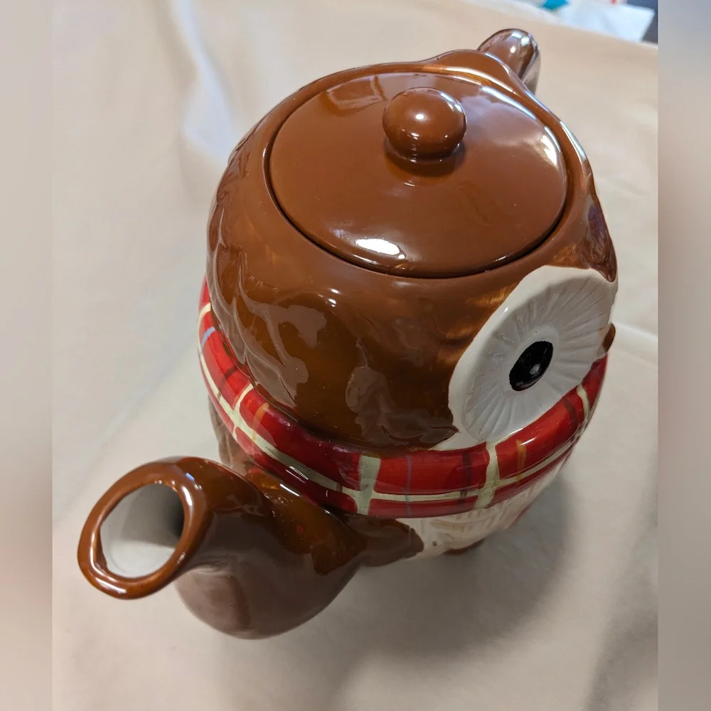 Vintage Pier 1 Imports:Hand painted Chilly Billy Teapot